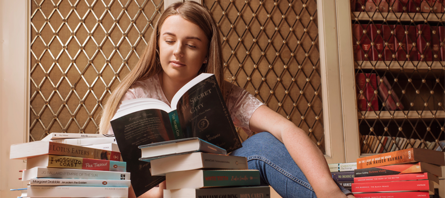 Student reading book